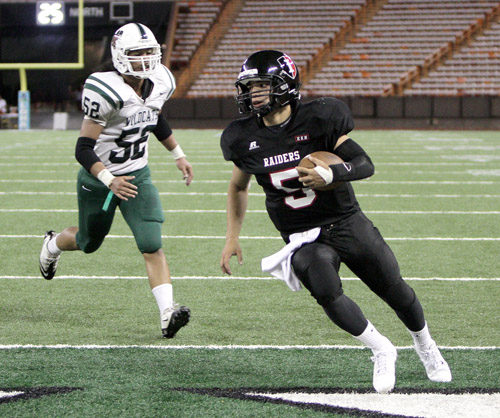 'Iolani's Reece Foy threw five touchdowns passes in two different Division II state finals. Photo by Jay Metzger/Special to the Star-Advertiser.