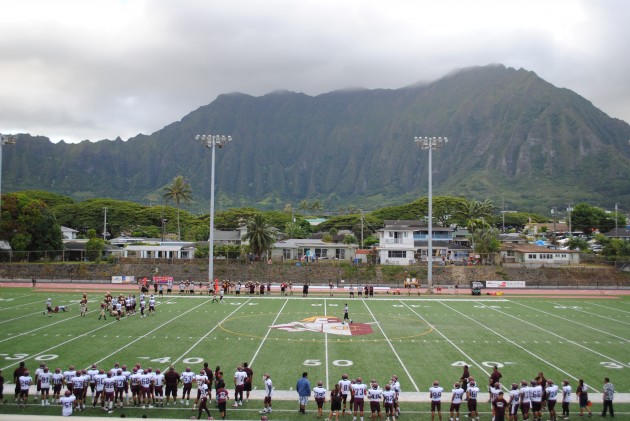 Castle leads Farrington in the JV game 21-13 midway through the third quarter before Nelson Maeda and Randall Okimoto lead their troops to the field for the main event.