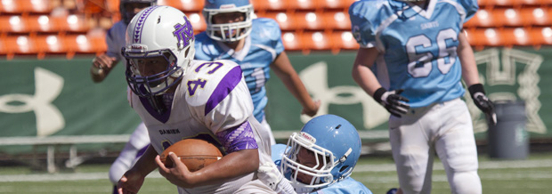 Edwin "DJ" Aumua ran after a catch against St. Francis. (Cindy Ellen Russell / Star-Advertiser)