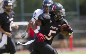 'Iolani's Jordan Ross ran for 206 yards and four touchdowns against Kamehameha-Hawaii on Saturday, Aug. 24. (Cindy Ellen Russell / Star-Advertiser) 