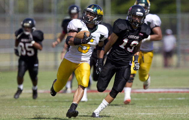 Leilehua's Ikaika Piceno ran for a touchdown against 'Iolani on Saturday. (Cindy Ellen Russell / Star-Advertiser)