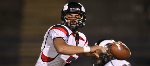 QB Cody Lui-Yuen looked downfield against Kalani. (Darryl Oumi / Special to the Star-Advertiser)