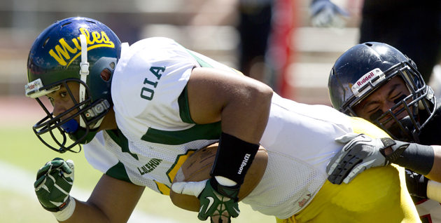 Leilehua's Lecory Wynn ran in a touchdown against 'Iolani on Aug. 17. (Cindy Ellen Russell / Star-Advertiser)