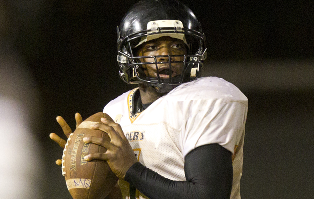 Quarterback Isaac Hurd and No. 8 Campbell face No. 6 Leilehua on Friday, Aug. 23. (Cindy Ellen Russell / Star-Advertiser)