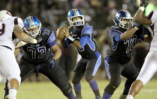 Moanalua's Micah Kaneshiro threw for 465 yards against Farrington on Friday night. (Jay Metzger / Special to the Star-Advertiser)