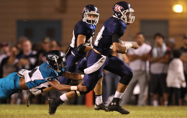 Waianae QB Kekoa Kaluhiokalani shook off a Kapolei defender on Friday night. (Darryl Oumi / Special to the Star-Advertiser)