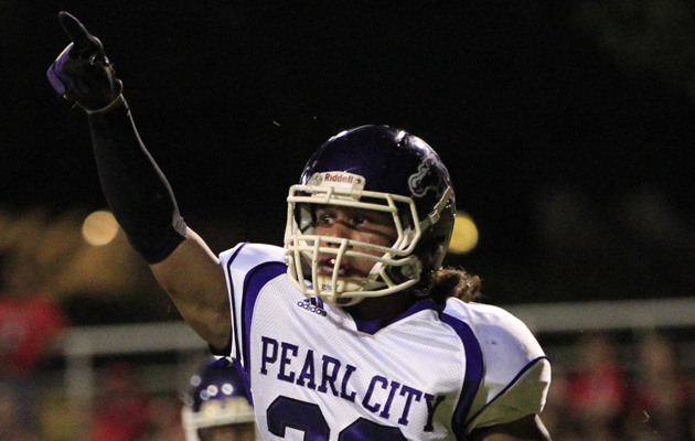 Pearl City's Blake Cooper celebrated a touchdown against Kalani. (Krystle Marcellus / Star-Advertiser)