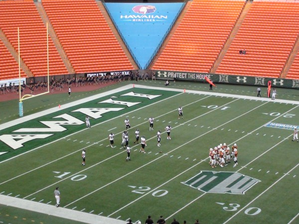 Pac-Five leads ‘Iolani 13-10 late in the first half. (Paul Honda / Star-Advertiser)