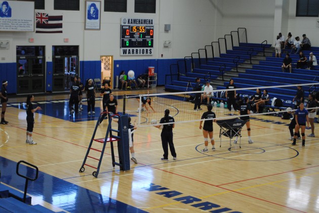 Kamehameha warms up for its match against Moanalua on the Kamehameha-Hawaii campus