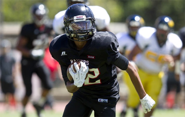 'Iolani's Keoni-Kordell Makekau, shown here against Leilehua on Aug. 17, set a school record for receiving yards on Friday night against Pac-Five. (Cindy Ellen Russell / Star-Advertiser)