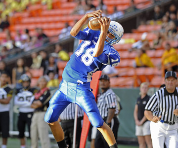 Kailua's Christian Mejia is pictured as a freshman for the Surfriders. Honolulu Star-Advertiser file.