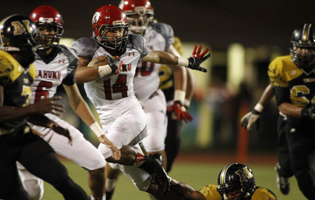 Hiapo McCandless and Kahuku face Waianae on Friday. (Krystle Marcellus / Star-Advertiser)