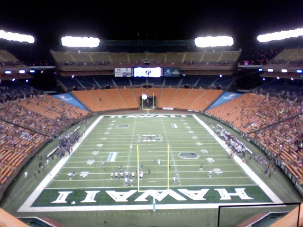 Saint Louis and Kamehameha in a first-round playoff battle. (Paul Honda / Star-Advertiser)