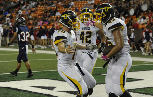 Dakota Torres celebrated with teammates Kainoa McCauley and Reupena Fitisemanu after a touchdown against Saint Louis. (Bruce Asato / Star-Advertiser)