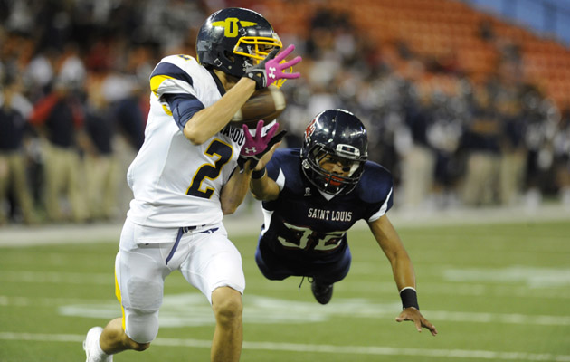 Punahou's Micah Ma'a pulled in a Larry Tuileta pass for a touchdown in front of Saint Louis' Keone Peneku. (Bruce Asato / Star-Advertiser)