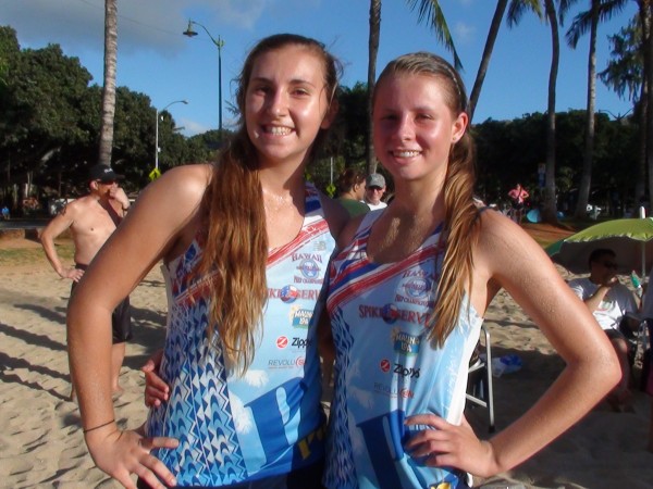 Kelly Matthews and Clare Anderson of Punahou placed second in a field of 24 girls teams. (Paul Honda / Star-Advertiser)
