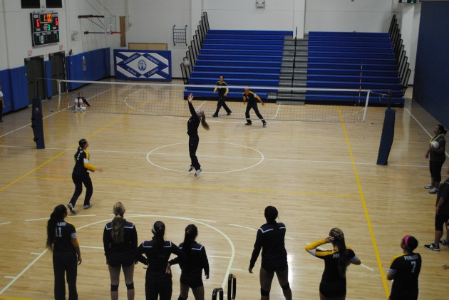 Punahou knocked the ball around in an adjacent gym 30 minutes before the start of the title match.