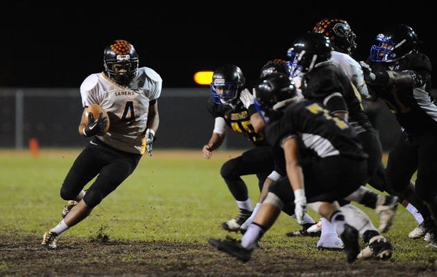 Campbell's Galuega Castro ran against Hilo on Friday night. (Rick Ogata / Special to the Star-Advertiser)