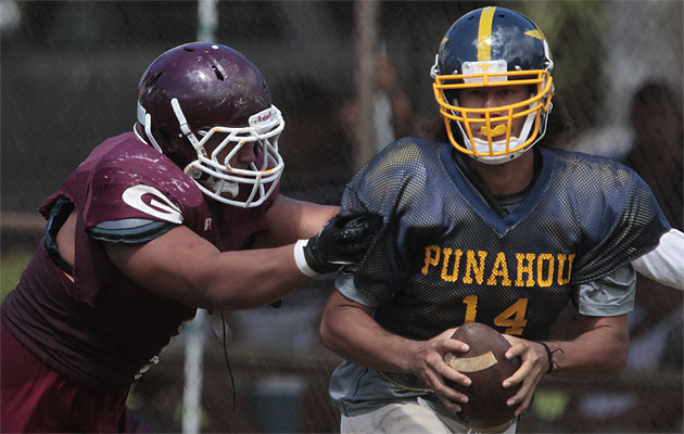 Punahou and quarterback Larry Tuileta started its season with a scrimmage against Farrington. Now the two teams will vie for a spot in the state championship game. (Jamm Aquino/The Honolulu Star-Advertiser).