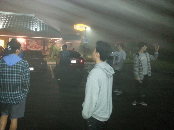 Getting through foggy weather for a meal at Denny's. (Photo courtesy of Punahou basketball team) 