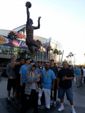 Kareem Abdul-Jabbar statue. (Photo courtesy of Punahou basketball team) 
