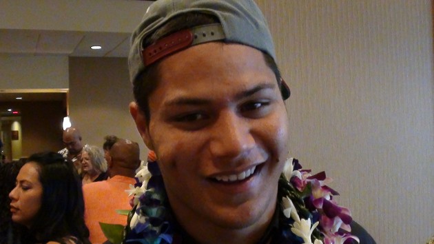 Lahainaluna defensive lineman Hercules Mata‘afa inked his letter with Washington State.  (Paul Honda / Star-Advertiser)