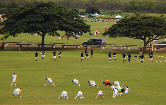 Honokaa and Mid-Pacific warm up for their championship clash.