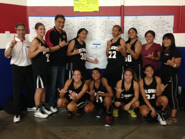 Team Aloha 2014: (kneeling) Ihi Victor, Chanelle Molina, Lindsay Bates, Alexis Pana; (standing) assistant coach Rodney Cavaco, team founder Mufi Hannemann, Tyra Moe, Jeneva Toilolo, Patri Vaimaona, assistant coach Keisha Kanekoa and head coach Fran Villarmia-Kahawai. 