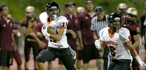 Campbell's Jayce Bantolina ran toward the end zone against Castle on Aug. 15. (Jay Metzger / Special to the Star-Advertiser) 