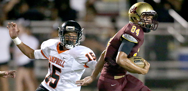 Castle's Keanu Furtado got past Campbell's Dominic Pantastico on Aug. 15. (Jay Metzger / Special to the Star-Advertiser)
