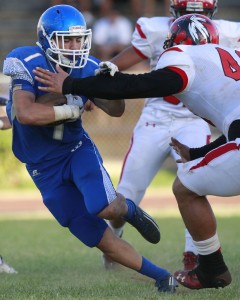 Moanalua running back Michael Feliciano tried to avoid Kahuku defensive lineman Salanoa-Alo Wily during Thursday's scrimmage. Honolulu Star-Advertiser photo by Cindy Ellen Russell