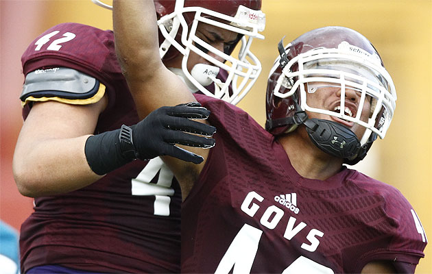 Jeremiah Pritchard, right, and Bryce Tatupu-Leopoldo are two parts of what has become a stiff defense in the red zone for Farrington. Honolulu Star-Advertiser/Jamm Aquino