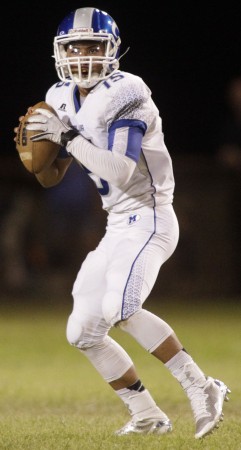 Kawika Keama-Jacobe had the best day of any Moanalua quarterback in a loss to Farrington. Honolulu Star-Advertiser photo by Krystle Marcellus