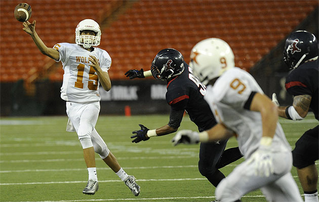 Pac-Five's Kainoa Ferreira threw a pass to Pac-Five's Sean Kinel against Saint Louis. HSA photo by Bruce Asato