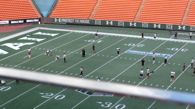 Campbell snappers, QBs warming up more than 30 minutes before kickoff. 