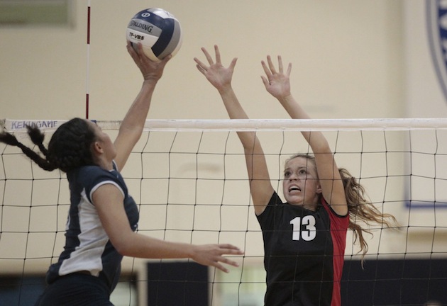 'Iolani's Morgan Spencer put up a block against Kamehameha's Tiyana Hallums. Photo by Krystle Marcellus/Star-Advertiser.