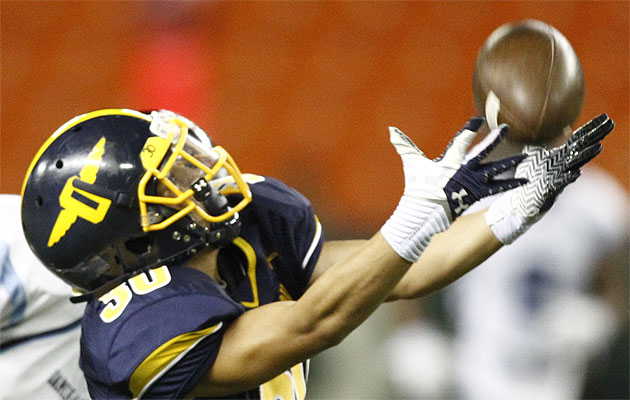 Punahou's Dayson Watanabe nearly had this interception against Kamehameha. Jamm Aquino / Star-Advertiser