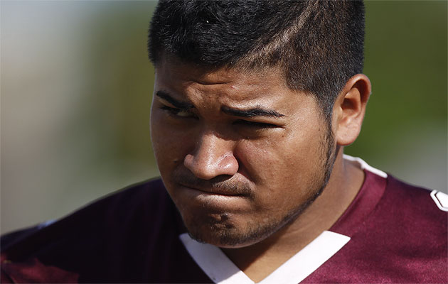 DL Breiden Fehoko goes up against the Campbell offensive line with a first-round bye at stake. Photo by Jamm Aquino/Star-Advertiser