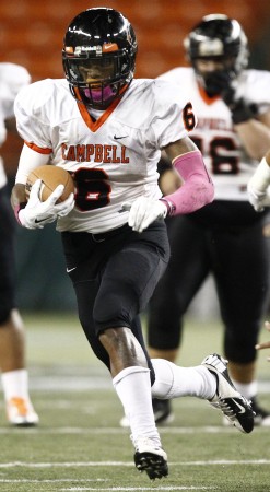 Terell Johnson carries the mail for Campbell. Jamm Aquino / Star-Advertiser