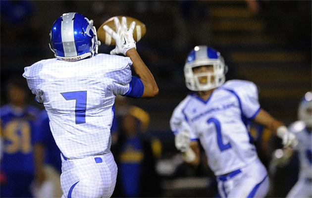 Moanalua is a likely candidate to be part of Division I if the OIA-ILH alliance proposal is approved. In this 2014 photo, Na Menehune's Karson Cruz caught a pass and ran in for a touchdown. Bruce Asato / Honolulu Star Advertiser.
