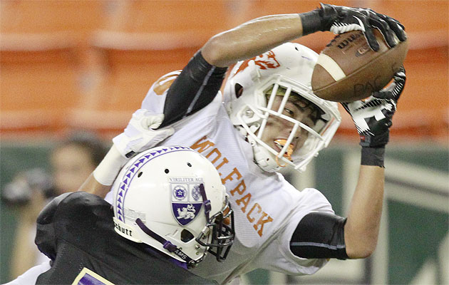Pac-Five's Tsubasa Brennan attempted to catch a pass in a game against Damien in 2014. Photo by George Lee/Star-Advertiser