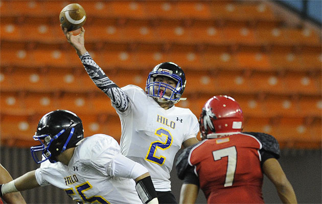  Hilo's Sione Atuekaho throws a pass against Kahuku. Bruce Asato /Star-Advertiser