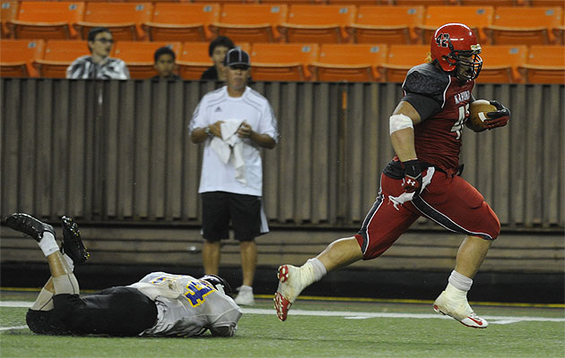 Kahuku's Salanoa-Alo Wily eluded the tackle of Hilo's Rylen Kaniaupio on Friday. Bruce Asato / Star-Advertiser