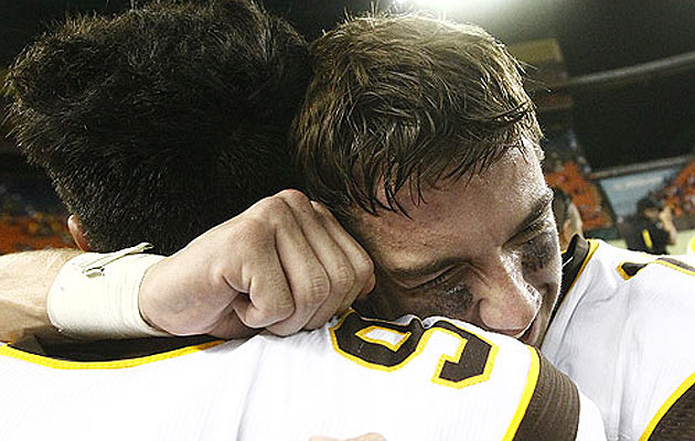 Mililani quarterback McKenzie Milton, right, embraces receiver Kainoa Wilson after sharing a state championship. Jamm Aquino / Star-Advertiser