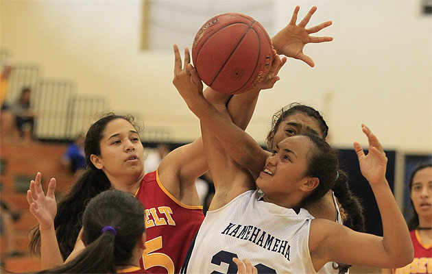 Roosevelt's Starr Rivera  and Keala Quinlan battled with Kamehameha's Mikiala Maio on Saturday. Cindy Ellen Russell / Star-Advertiser