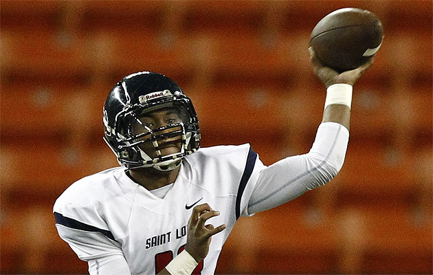 Saint Louis quarterback Tua Tagovailoa has a sprained calf, according to head coach Cal Lee. His status is day-to-day. Jamm Aquino / Honolulu Star-Advertiser.