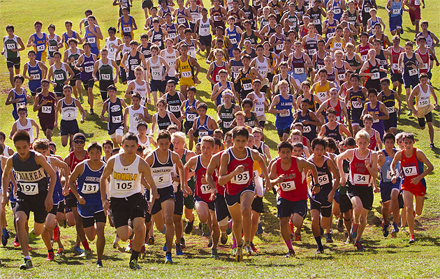 The boys climbed the first hill on the Central Oahu Regional Park course at the Honolulu Marathon Cross Country championships on Saturday. Dennis Oda / Star-Advertiser