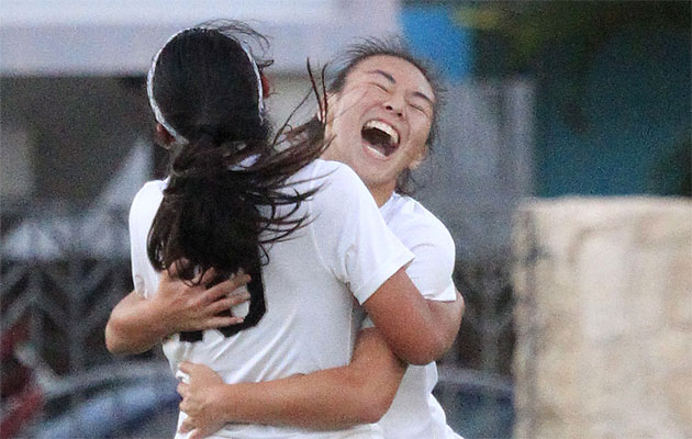 Kylee Kim-Bustillos smiled as she recieved an embrace from teammate Kristen Hori in a tie with Kamehameha earlier this year. Cindy Ellen Russell / Star-Advertiser