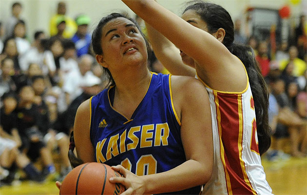 Kaiser's Brooke Ho (00) eyes the hoop defended by Roosevelt’s Keala Quinlan. Bruce Asato / Honolulu Star-Advertiser