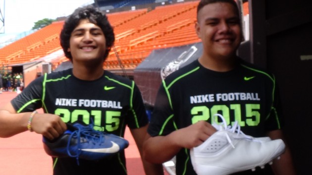 Abraham Montero and Faateuolemotu Tuitele met for the first time on Saturday. Both are eighth graders. (Photo: Paul Honda.)